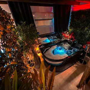  Apartment Rouge & Centro Italy